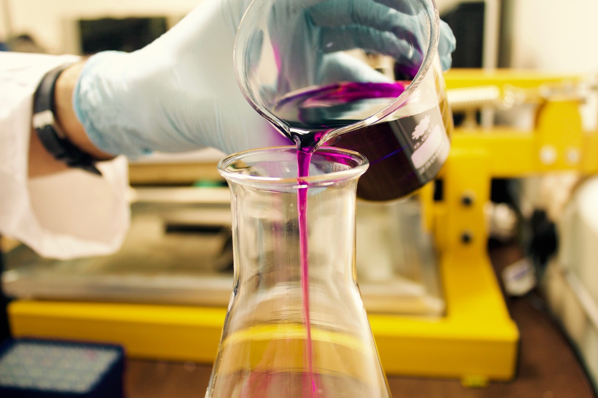 Student pours a solution into a beaker during interdisciplinary learning activities.